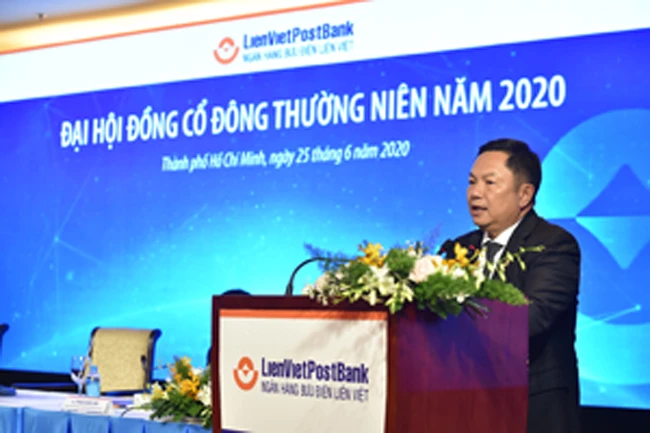 Ông Huỳnh Quang Huy, Chủ tịch Hội đồng Quản trị LienVietPostBank, phát biểu khai mạc đại hội cổ đông thường niên vào chiều 25-6 tại TPHCM