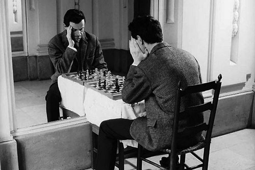 Chùm ảnh: Các khoảnh khắc trùng hợp thú vị có từ những năm 1950