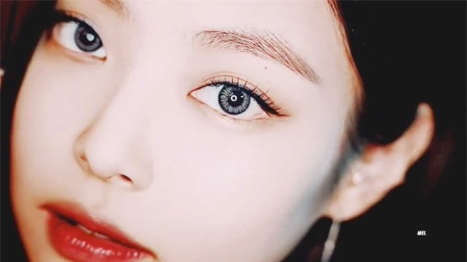 Đôi mắt cuốn hút của Jennie khiến phái nữ xứ Hàn ghen tị - Ảnh 4