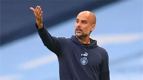 Guardiola úp mở khả năng Man City buông xuôi trước Chelsea