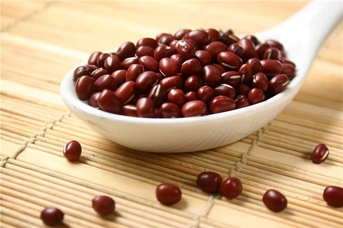 Mẹ chồng "ngã ngửa" khi phát hiện con dâu giấu đậu đỏ dưới gối, hóa ra là vì... - 1