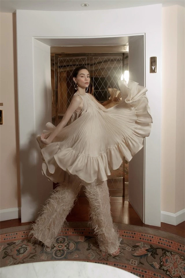 Ngắm Hồ Ngọc Hà và Thanh Hằng trong BST mới của Công Trí, từng xuất hiện trên Vogue Paris - Ảnh 14.