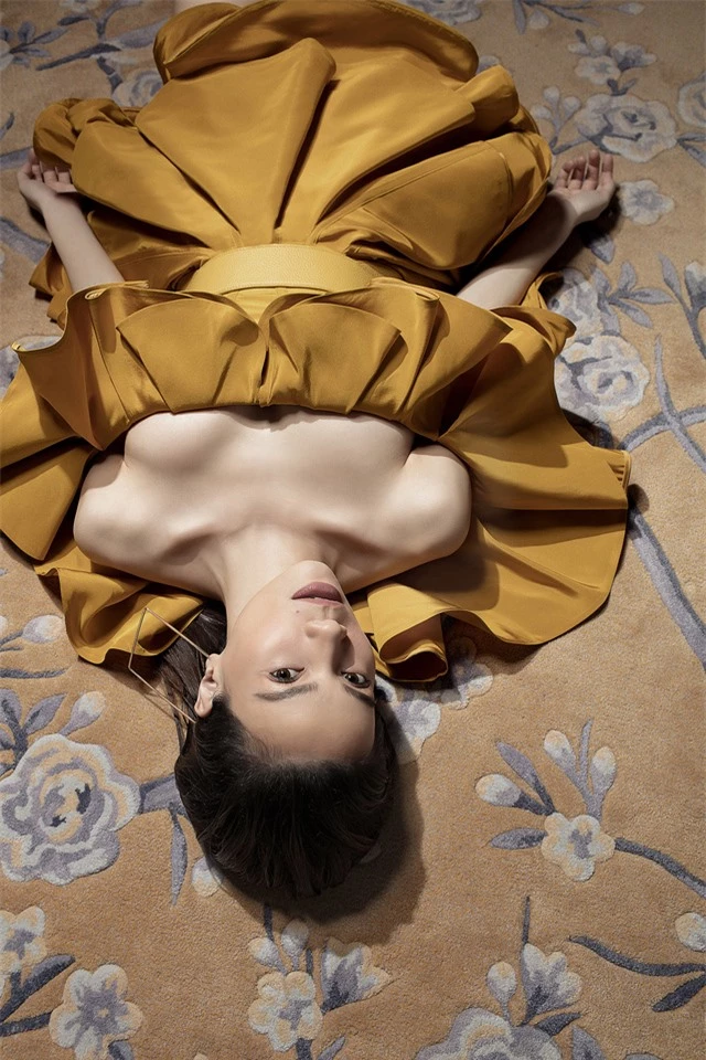 Ngắm Hồ Ngọc Hà và Thanh Hằng trong BST mới của Công Trí, từng xuất hiện trên Vogue Paris - Ảnh 18.