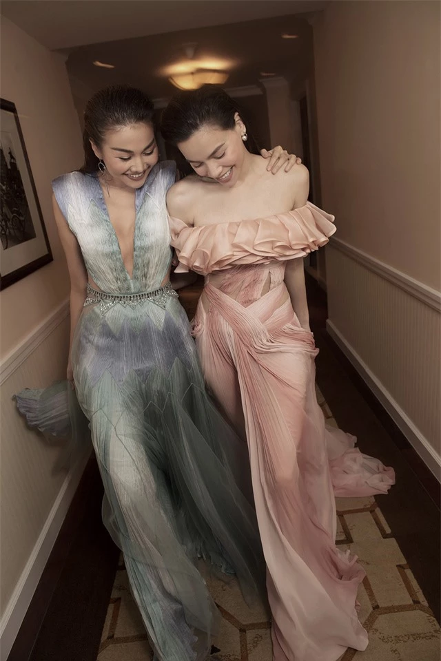 Ngắm Hồ Ngọc Hà và Thanh Hằng trong BST mới của Công Trí, từng xuất hiện trên Vogue Paris - Ảnh 19.