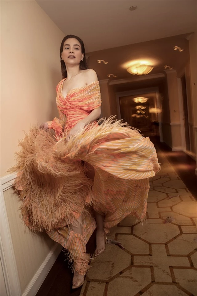 Ngắm Hồ Ngọc Hà và Thanh Hằng trong BST mới của Công Trí, từng xuất hiện trên Vogue Paris - Ảnh 20.