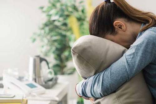 Chồng hành hạ tôi cả thể xác lẫn tinh thần