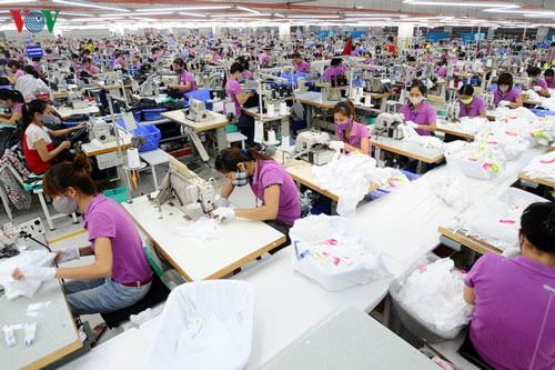 Doanh nghiệp dệt may, da giày đang "đau đầu" với bài toán lao động, việc làm