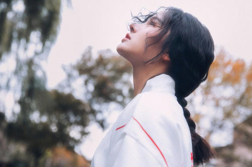 Mỗi khi nhìn thấy chồng của bạn thân, lòng tôi lại dâng lên sự áy náy, xót xa và bất lực