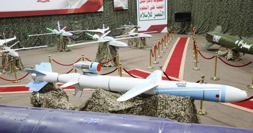 Các loại tên lửa và máy bay không người lái của Houthi. Ảnh: Al Masdar News.