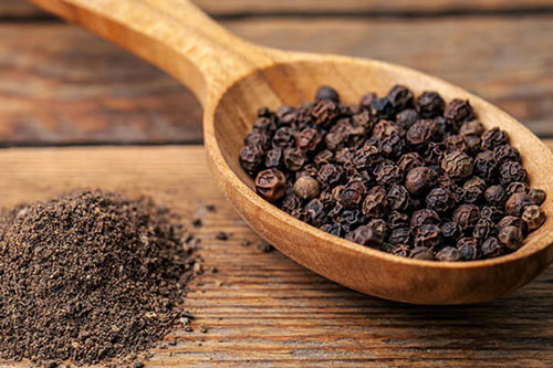 Đặt hạt tiêu lên rốn trước khi đi ngủ, bạn sẽ bất ngờ với điều 'thần kỳ' xảy ra