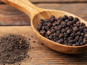 Đặt hạt tiêu lên rốn trước khi đi ngủ, bạn sẽ bất ngờ với điều 'thần kỳ' xảy ra