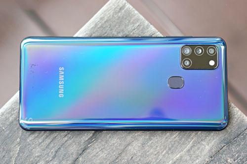 Cận cảnh Samsung Galaxy A21s giá 4,69 triệu đồng tại Việt Nam