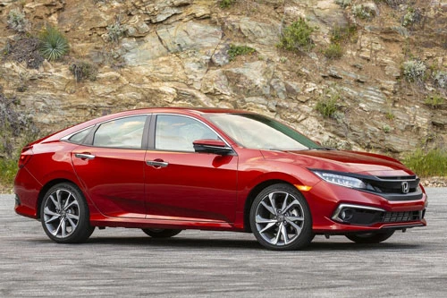 1. Honda Civic 2020 (giá: 19.850-36.995 USD).