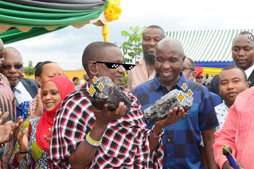 Thợ mỏ đổi đời nhờ 2 tảng đá quý trị giá 77 tỷ đồng