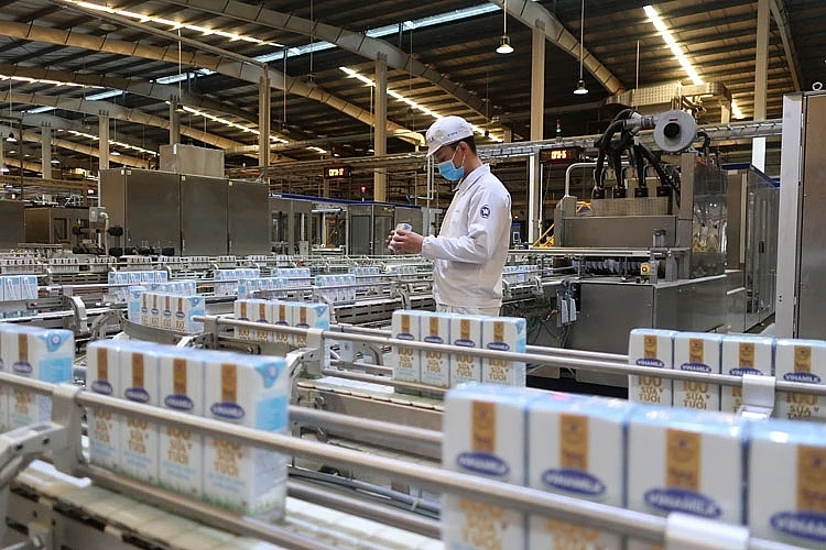 ây chuyền sản xuất hiện đại tại nhà máy của Vinamilk, đảm bảo chất lượng sản phẩm theo các tiêu chuẩn quốc tế