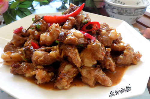 Hướng dẫn làm sụn heo rim mắm cá đơn giản, ngon cơm