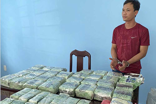 Công an TP.HCM bắt trùm ma túy luôn găm súng đạn, quả nổ