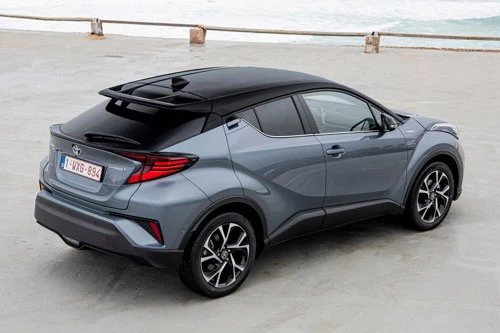 9. Toyota C-HR 2020 (giá: 21.295-26.350 USD).