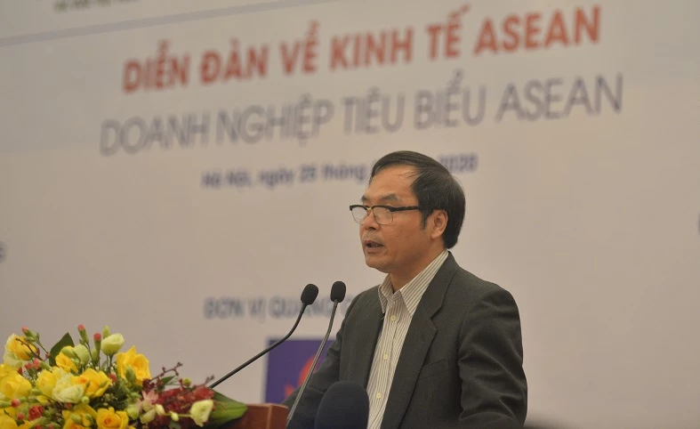 TS. Tô Hoài Nam – Phó Chủ tịch Thường trực kiêm Tổng thư ký Hiệp hội Doanh nghiệp nhỏ và vừa Việt Nam phát biểu tại hội thảo về diễn đàn về kinh tế ASEAN