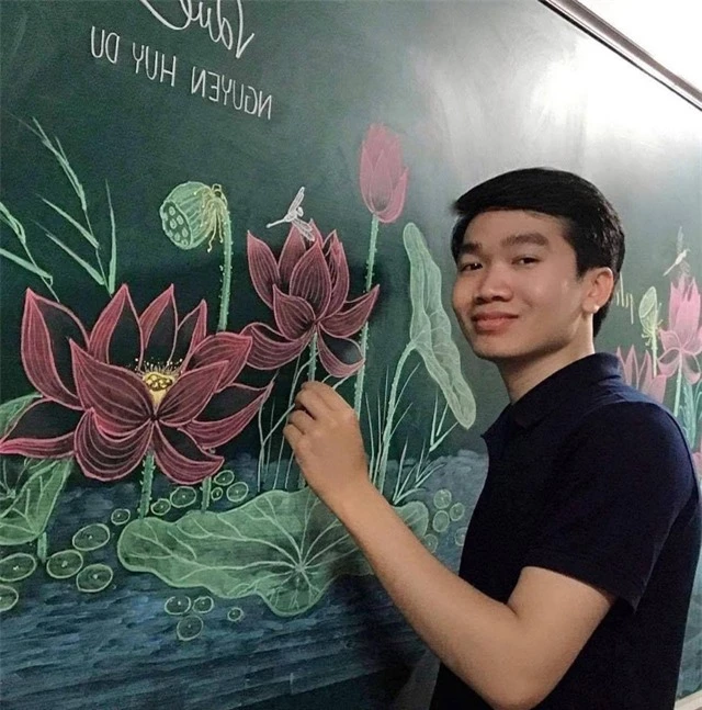 Thầy giáo 9X vẽ hoa phượng trên bảng phấn gây sốt cộng đồng mạng - Ảnh 11.