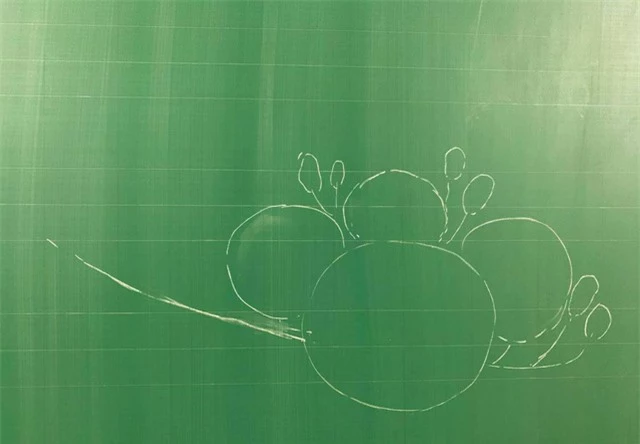 Thầy giáo 9X vẽ hoa phượng trên bảng phấn gây sốt cộng đồng mạng - Ảnh 2.