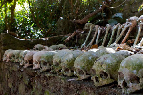 Thử thách khám phá 'đảo đầu lâu', nơi mai táng theo cách kì dị tại đảo Bali