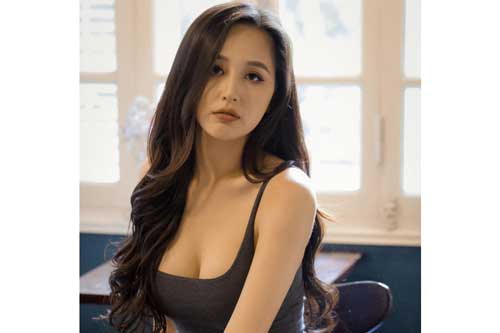 Mai Phương Thúy đính chính về chiều cao hiện tại, hóa ra không phải 1m79 như mọi người vẫn biết