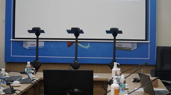 Loạt robot Ohmni được UNDP trao tặng cho Bệnh viện Nhiệt đới Trung ương vào sáng 26/6/2020.