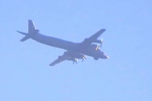 Máy bay tuần tra chống ngầm Il-38 của Nga đã bị tiêm kích F-22 Mỹ đánh chặn ngoài khơi Alaska. Ảnh: Avia-pro.