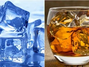 Mách bạn 3 tuyệt chiêu làm đá viên trong suốt như trong nhà hàng, nhìn là thích mê, uống mãi không tan