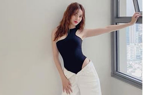 Sở hữu vòng eo 54, Ninh Dương Lan Ngọc gia nhập hội sao Việt chuộng mốt quần tụt