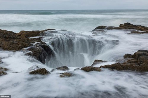 Khám phá những 'vực thẳm diệu kỳ' đẹp nhất thế giới