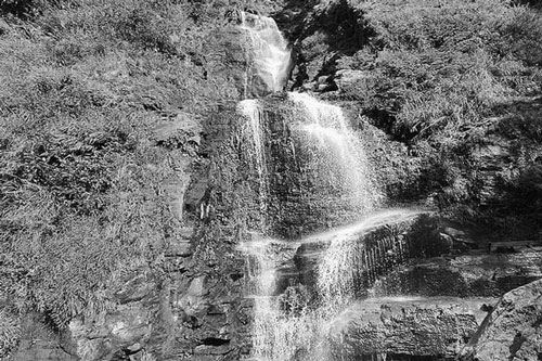 Khám phá thác nước tuyệt đẹp còn “ngủ yên” ở Hà Tĩnh