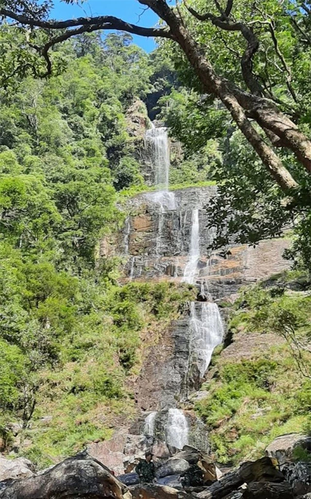 Khám phá thác nước tuyệt đẹp còn “ngủ yên” ở Hà Tĩnh - 19