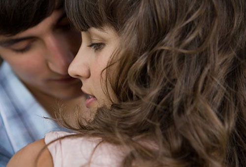 Có vợ rồi mà tôi vẫn yêu say đắm người phụ nữ hơn 10 tuổi