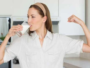 Uống 1 li sữa nóng đúng vào khung giờ này, đảm bảo dinh dưỡng tăng gấp đôi, chiều cao tăng đáng kể