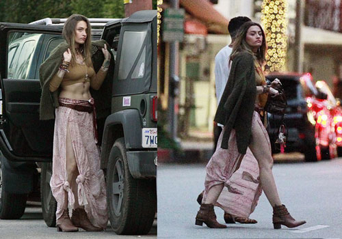 Con gái Michael Jackson diện váy xẻ hoang dã