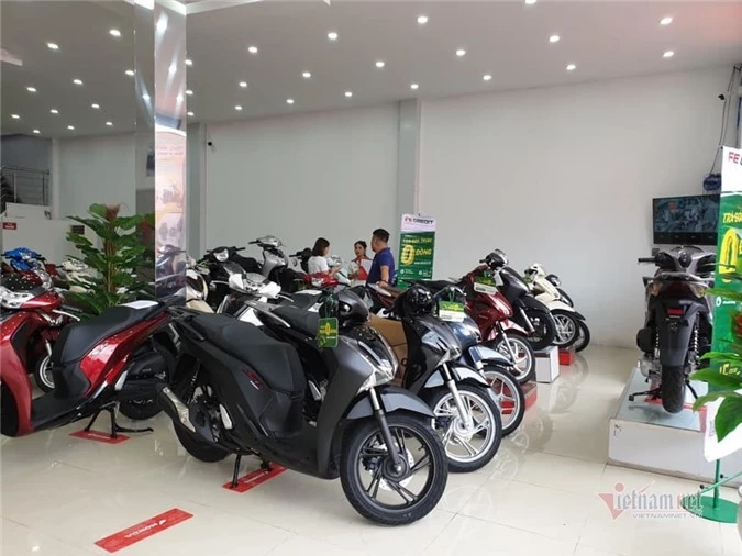 Honda SH 2020 chênh trên dưới 10 triệu đồng.