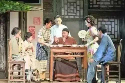 Cổ nhân dạy: Gia đình hòa thuận là gốc rễ, người nhà bất hòa, gia đình ắt lụi bại