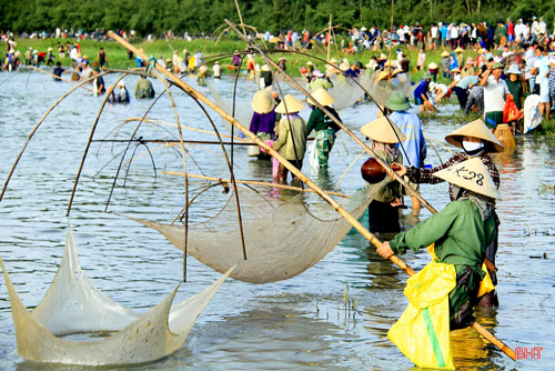 Những bức ảnh đẹp trong lễ hội đánh cá “độc nhất vô nhị” ở Hà Tĩnh