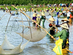 Những bức ảnh đẹp trong lễ hội đánh cá “độc nhất vô nhị” ở Hà Tĩnh
