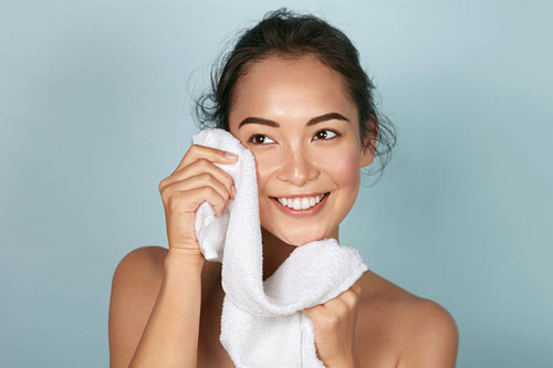 Hàng ngày rửa mặt bằng khăn có hại nhiều hơn bạn tưởng