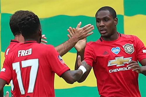 Ighalo x&#x1EE9;ng &#x111;&#xE1;ng &#x111;&#x1EBF;n t&#x1EEB;ng xu c&#x1EE7;a Man United