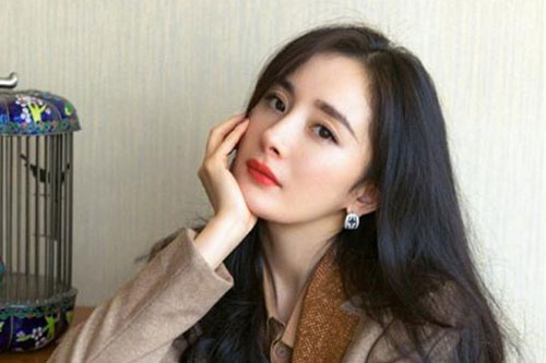 Dương Mịch bị chê bai nhan sắc, bố ruột liền đáp trả hộ cực "cao tay"