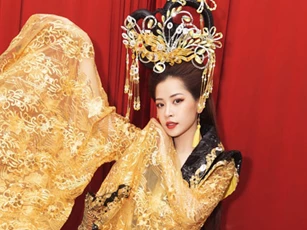 Chi Pu hóa thân thành Kiều Nguyệt Nga