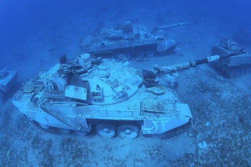 Khám phá bảo tàng quân sự dưới đáy biển