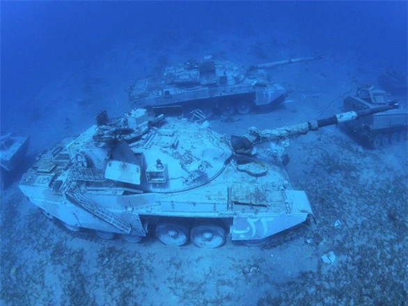 Khám phá bảo tàng quân sự dưới đáy biển - 4