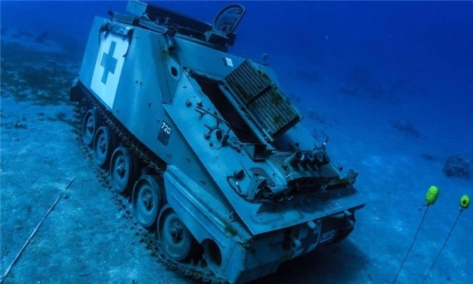 Khám phá bảo tàng quân sự dưới đáy biển - 7