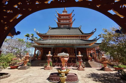 Khám phá nét đẹp cổ kính mà hiện đại của chùa Bửu Minh, Gia Lai