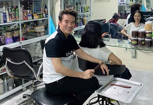 Đàm Vĩnh Hưng trở lại tiệm tóc mình từng kiếm cơm, hé lộ về quá khứ nghèo khó và người phụ nữ đã thay đổi tính cách của mình